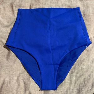 Left On Friday Hi Tide Botton in First Place, size M